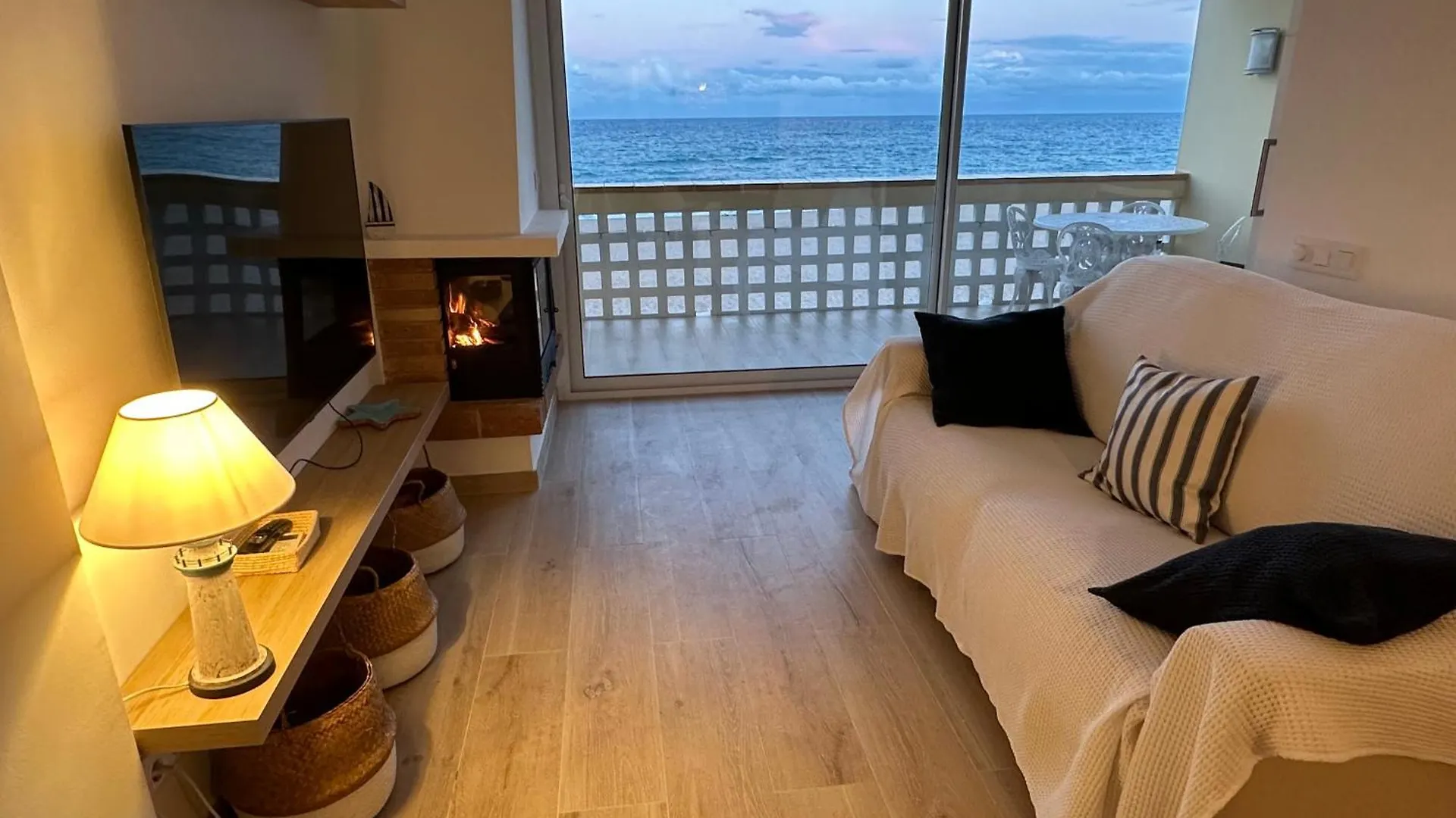 Apartment Pals Primera Linea De Mar Spain
