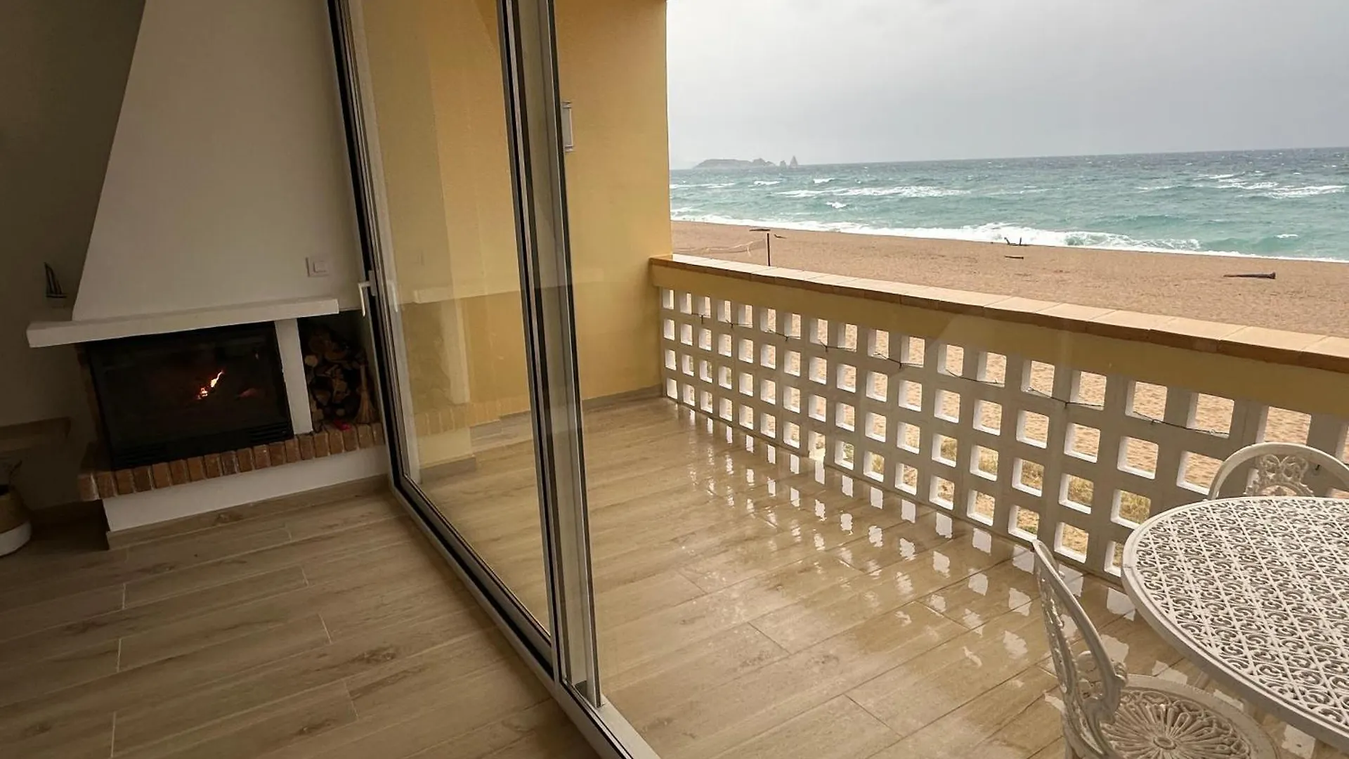 Apartment Pals Primera Linea De Mar Spain